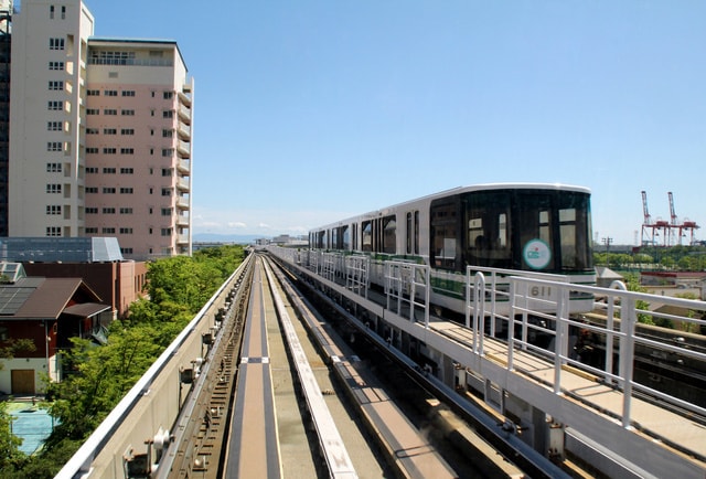 六甲ライナーのコスプレ乗車
